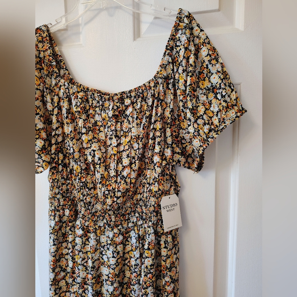 Adorable Floral sundress - Picture 3 of 8